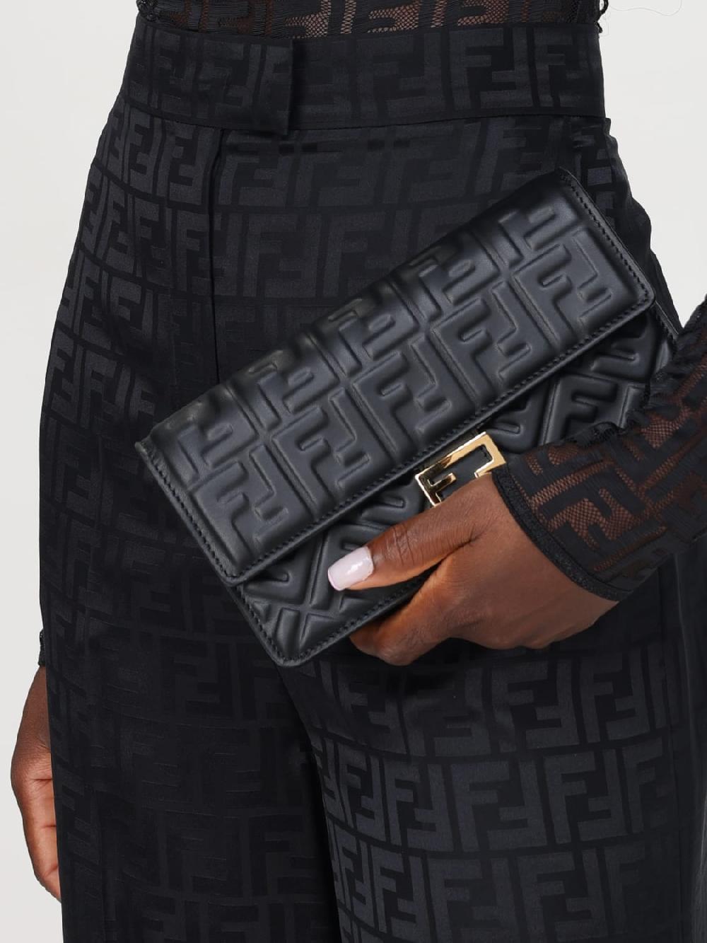 Giglio Borsa wallet Fendi in nappa con monogram FF all over Qualità Garantita