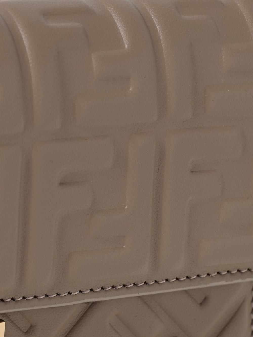 Giglio Borsa wallet Fendi in nappa con monogram FF all over Acquista Ora