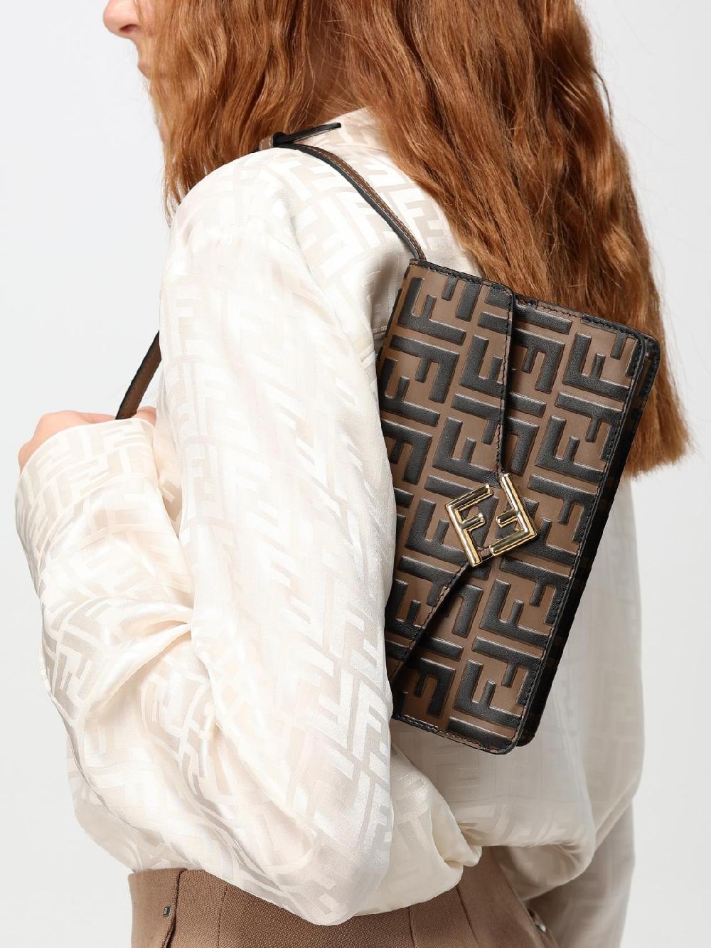 Giglio Borsa wallet FF Diamonds Fendi in pelle con monogram FF all over I Più Venduti