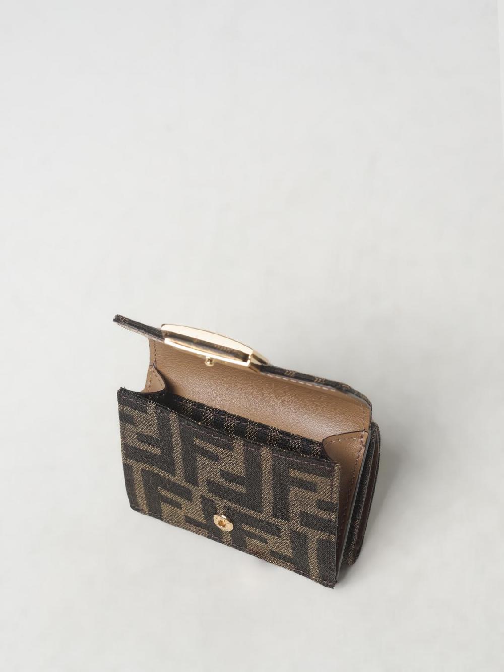 Giglio Portafoglio Micro Triflod Baguette Fendi in tessuto FF e pelle Presa