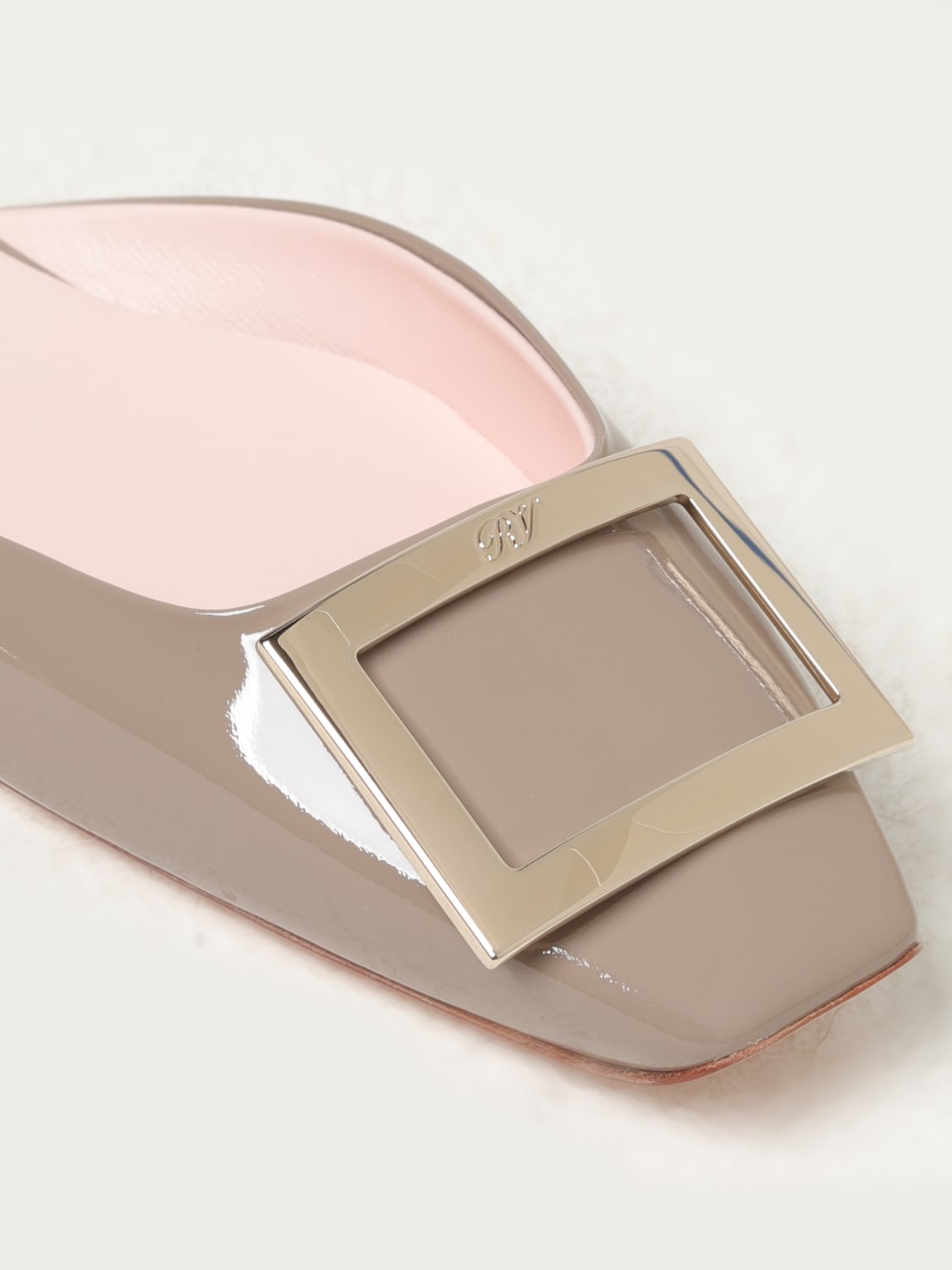 Giglio Ballerina Roger Vivier in vernice con fibbia decorativa Pezzi Unici