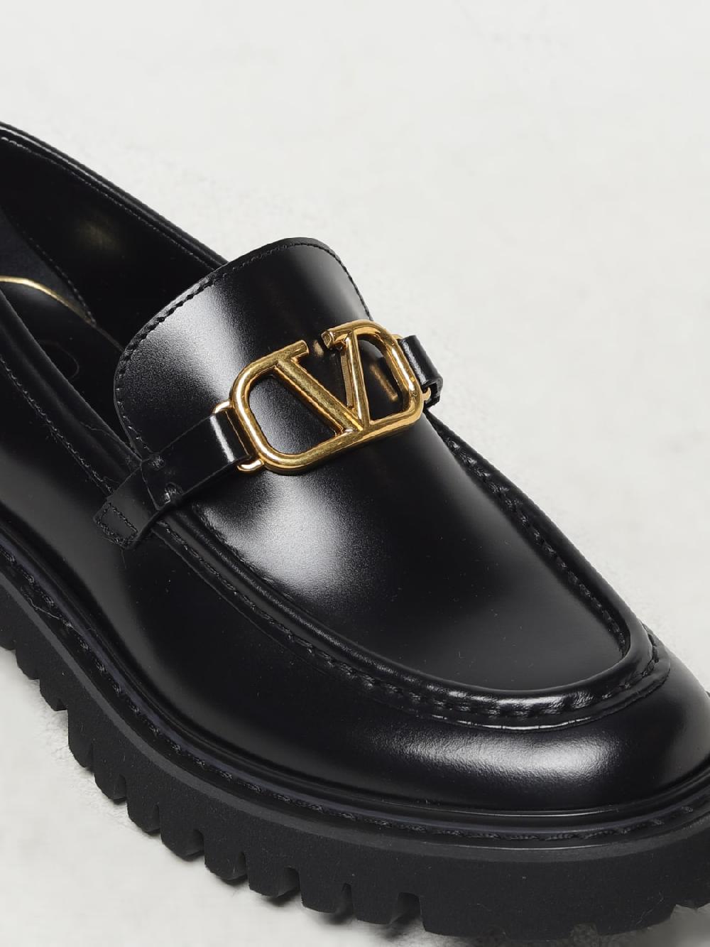 Giglio Mocassino VLogo Signature Valentino Garavani in pelle spazzolata Affare Del Giorno