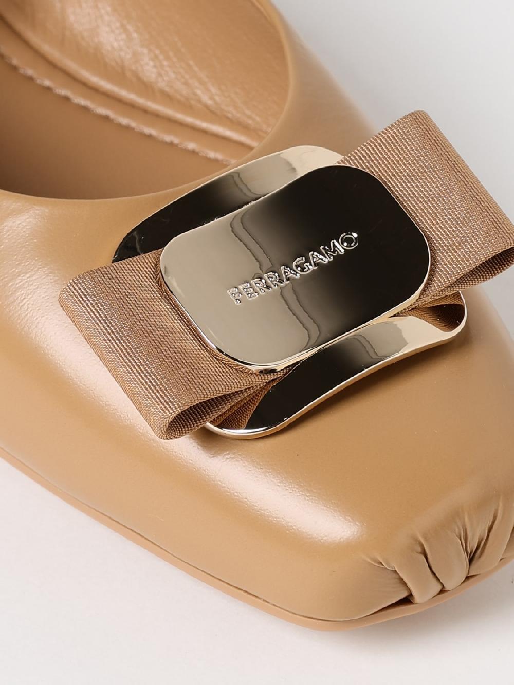 Giglio Ballerina Ferragamo in pelle con fiocco Vara Spedizione gratuita