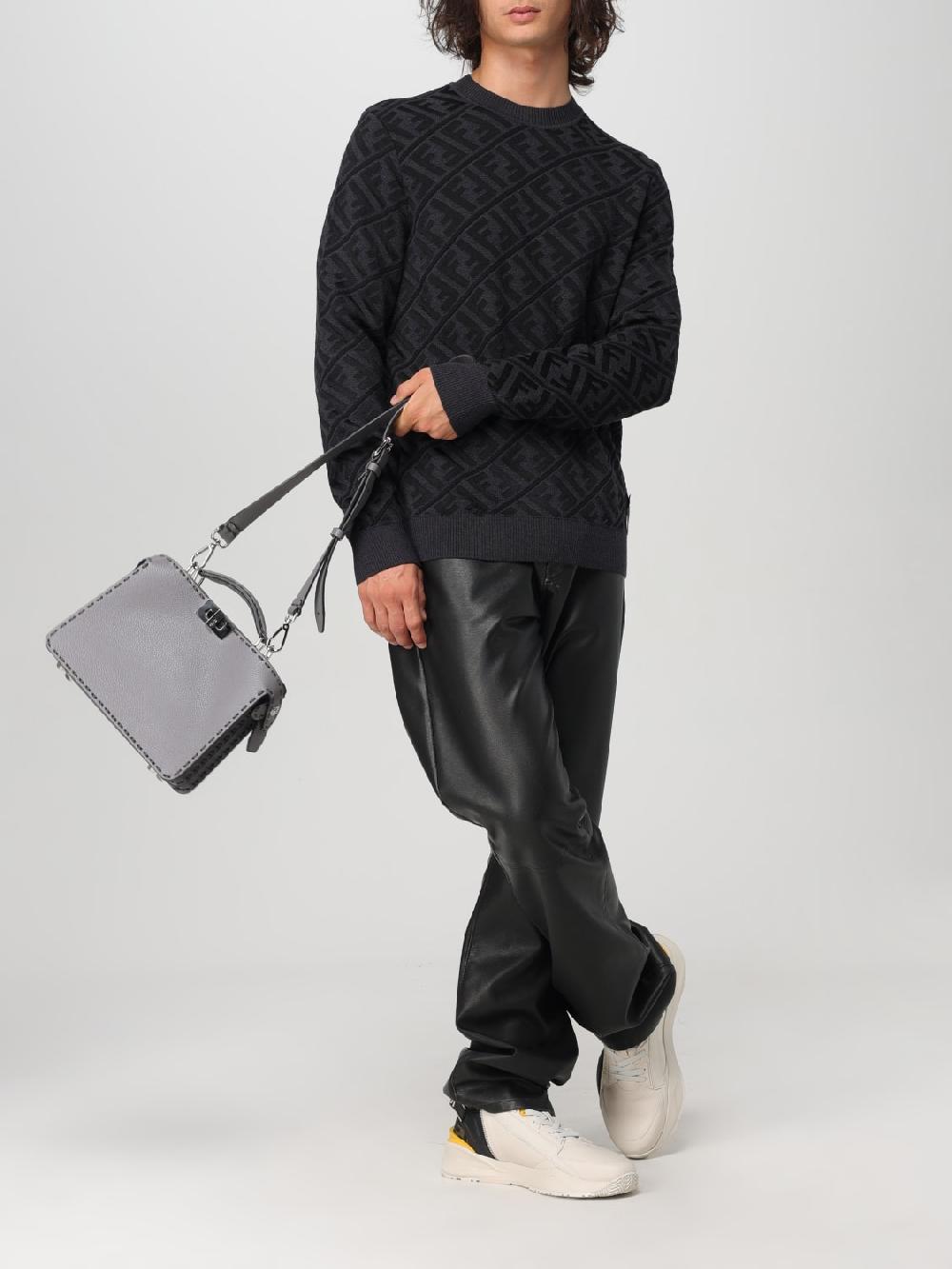 Giglio Borsa Peekaboo Fendi in pelle a grana Nuovo