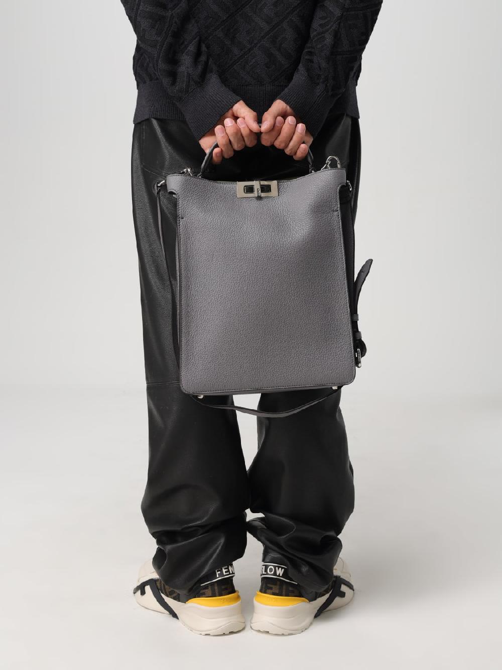 Giglio Borsa Peekaboo X-Lite Fendi in pelle a grana Negozio