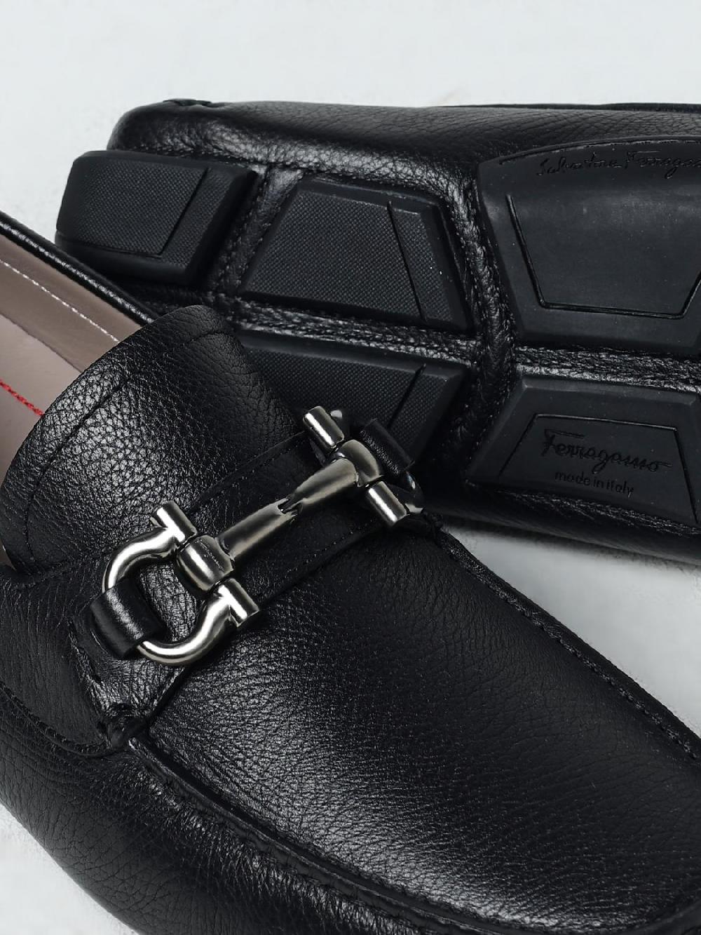 Giglio Mocassino Ferragamo in pelle a grana Offerte giornaliere
