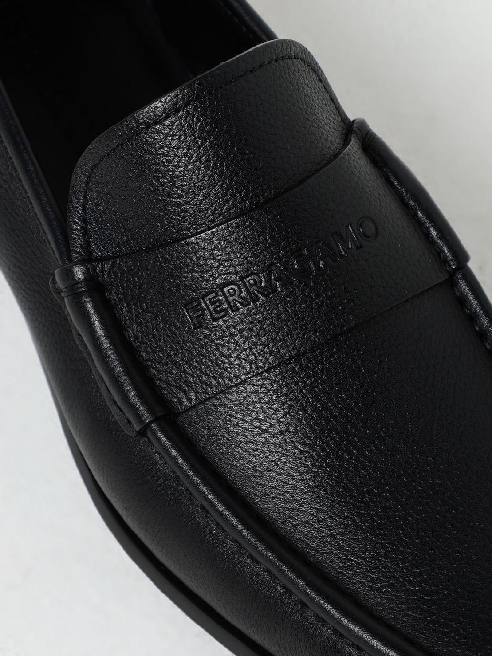 Giglio Mocassino Ferragamo in pelle a grana Enormi sconti